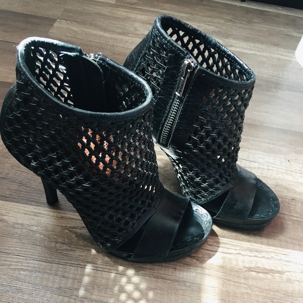 Juicy Couture Nyda Stiletto Black Heels